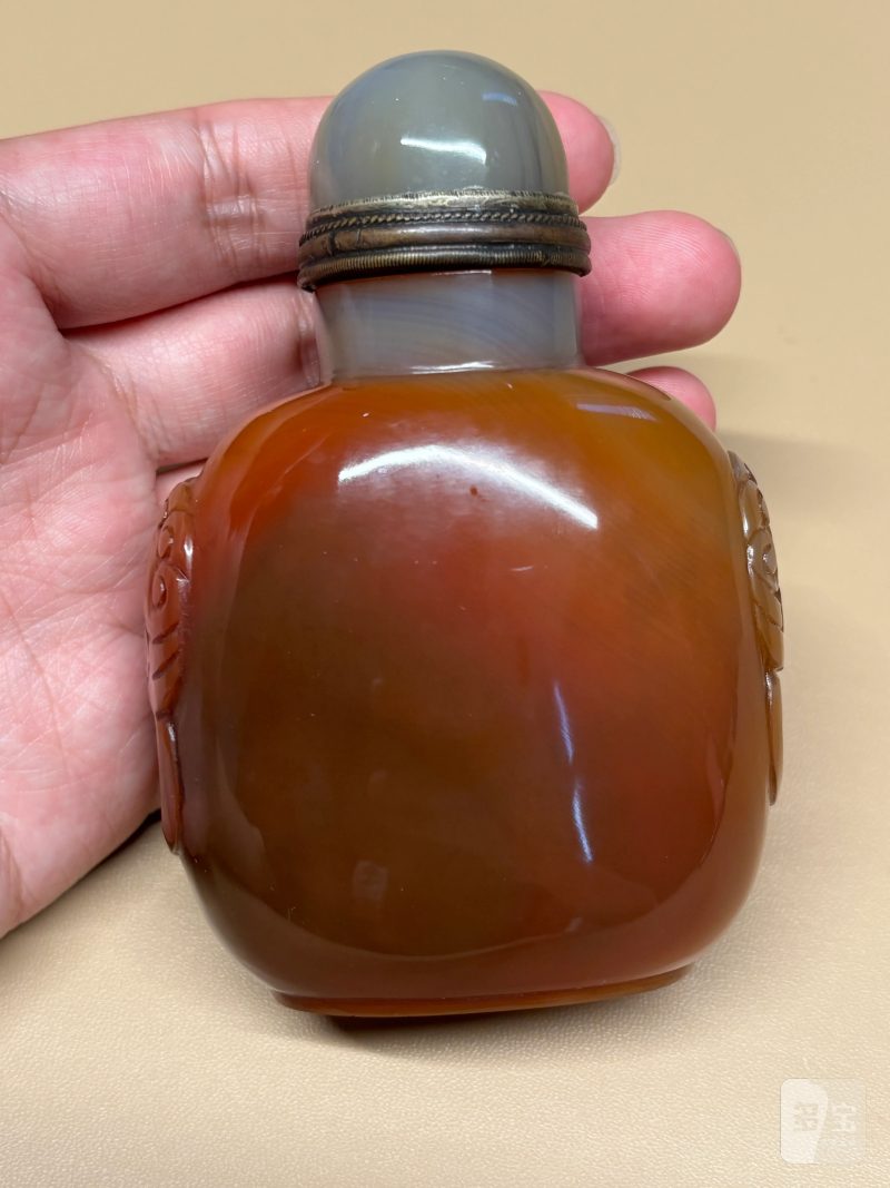 清 玛瑙鼻烟壶、料器鼻烟壶一组三件 - 图9